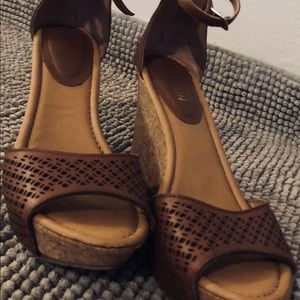 Kenneth Cole Platform Sandals